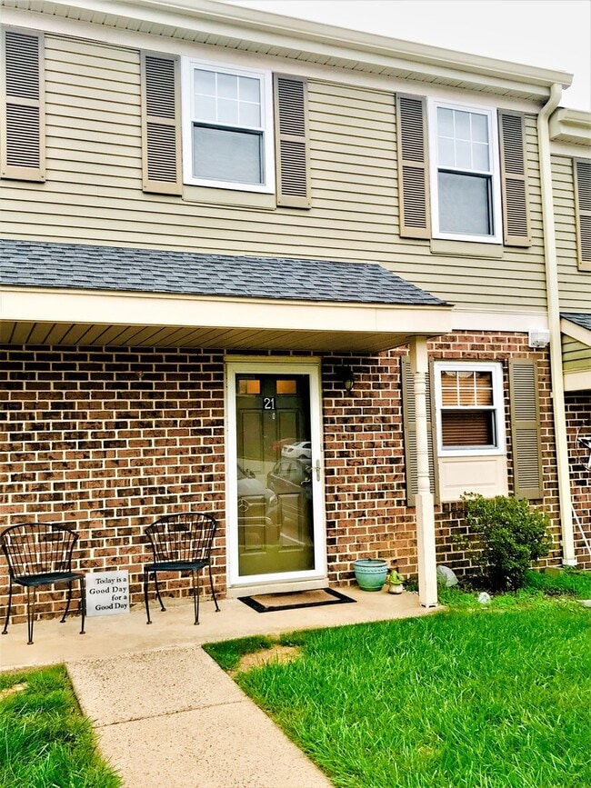 Building Photo - Beautiful 2-Bedroom Townhouse in Lovely Blue Bell Community! Available March 1st!