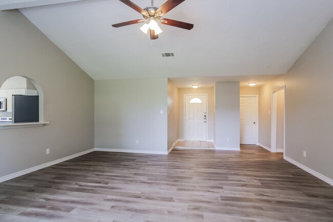 20014 Lions Gate Dr
