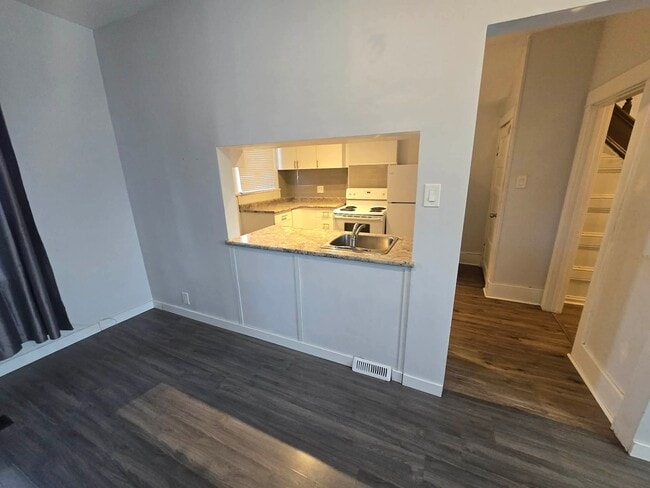 Photo - 473 Aikins St