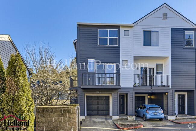 Building Photo - Tri-level townhome in Beaverton, Minutes f...