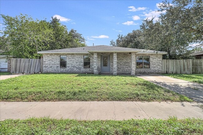 Photo - 2111 E Lott Ave