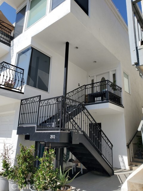 Photo - 2512 Manhattan Ave