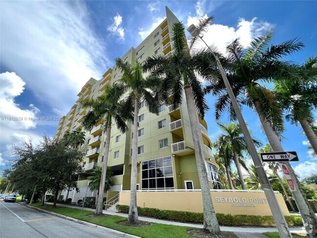 Building Photo - 816 NW 11th St Unit 1208 Rental