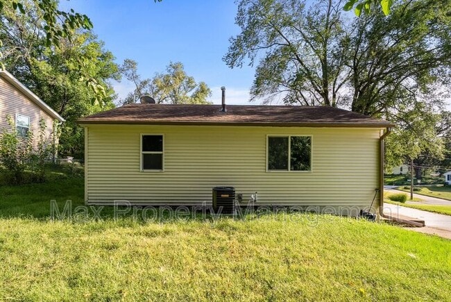 121 Thornton Ave