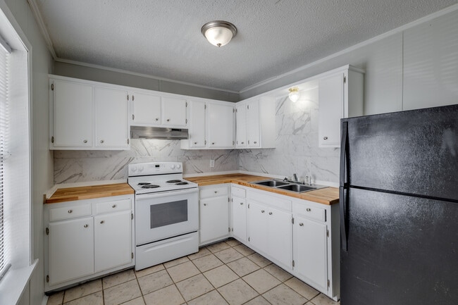 Photo - Savoy apartments Unit 4