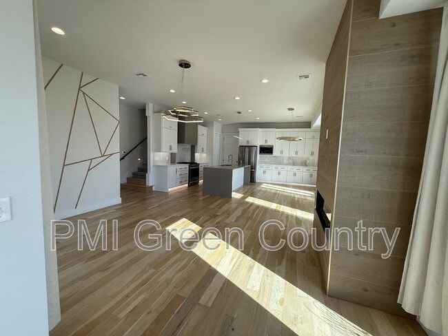 Photo - 134 E Elgin St