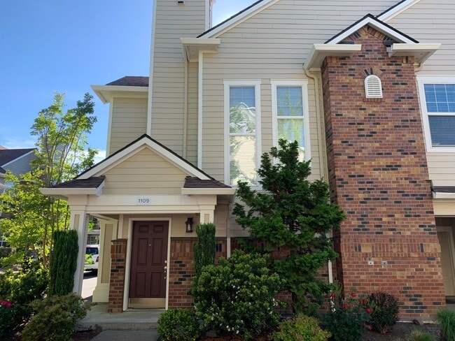 Building Photo - Gorgeous 2BD | 2BA Condo in the Heart of Orenco | GREAT Location | Water/Sewer/Garbage Included