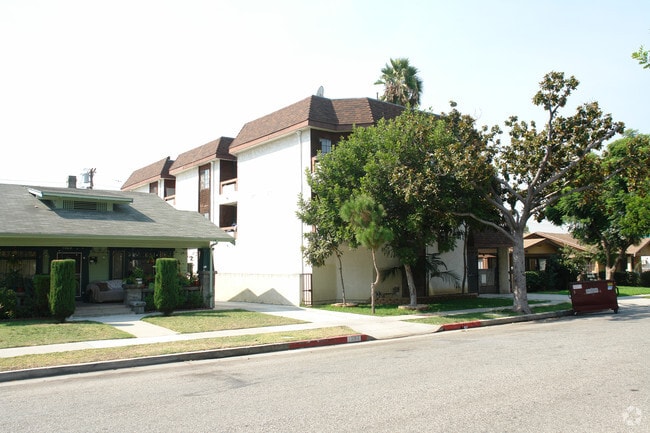 Photo - 1000 Orange Grove Ave Apartments