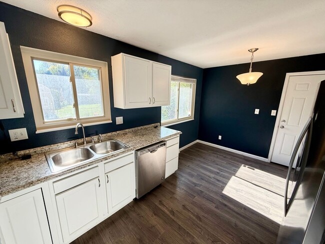 Photo - 3 Bedroom Home with Large Yard