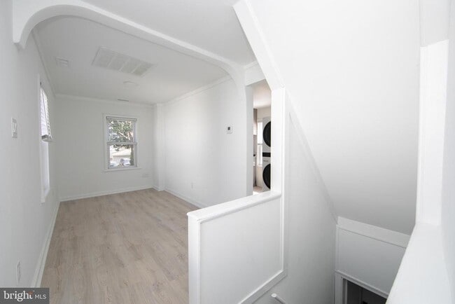 Building Photo - 905 Jersey Ave Unit 2 Rental