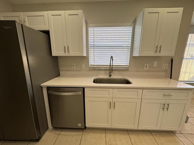 Photo - 611 Cypress Tree Ct