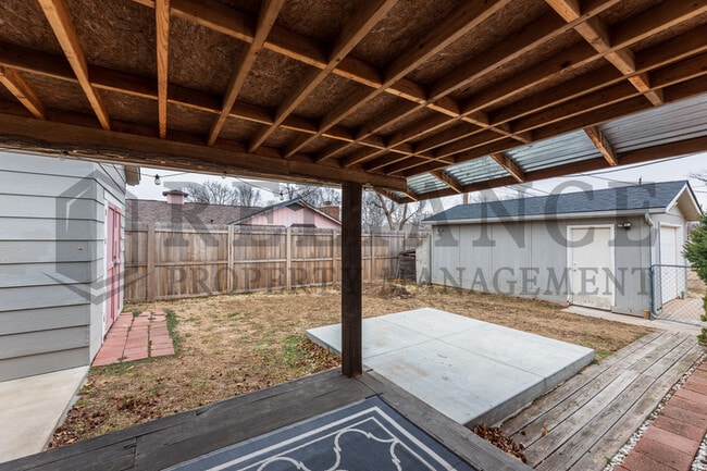 Photo - 2210 W Columbine Ln