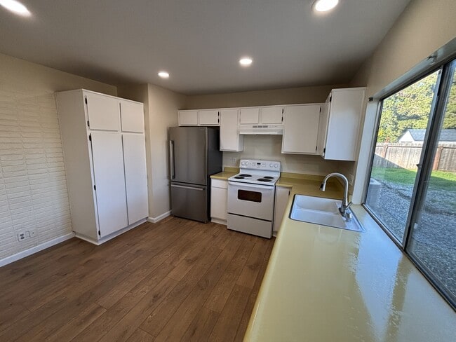 Photo - 137 Edwin Dr