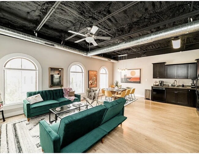 Photo - Unique 3 bedroom furnished within walking distance to Jameson YMCA in Wyndhurst