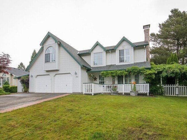 Building Photo - 1810 NE Estate Dr