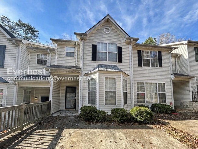 Building Photo - 3 Bed, 1.5 Bath Townhome with Fenced Yard / Pet-Friendly / Coming Soon!