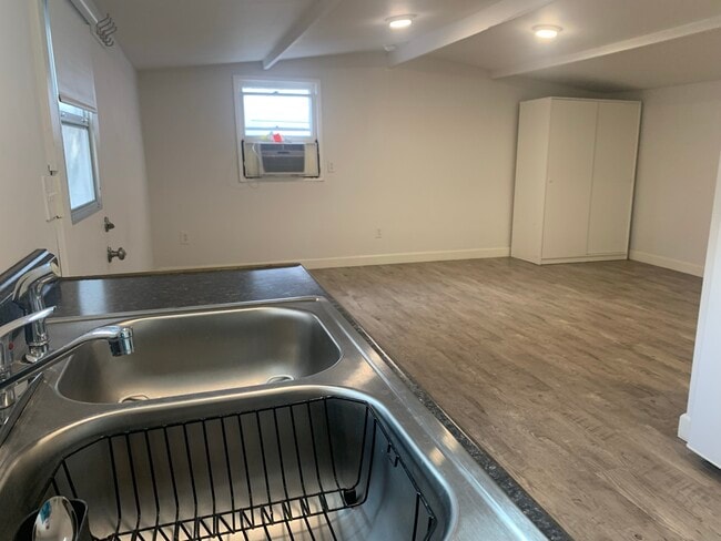 Photo - 5649 Stansbury Ave Unidad Studio Guest house