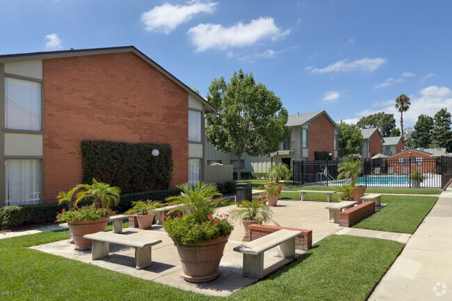 Tustin Village Apartments - Tustin Village Apartments