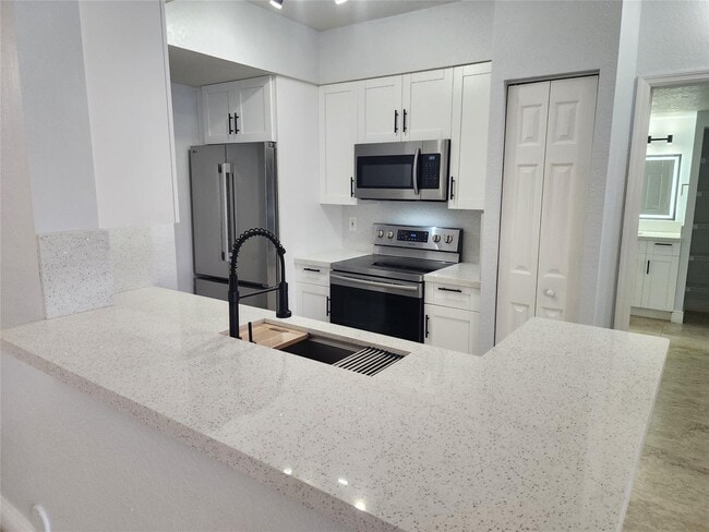 Photo - 2549 Centergate Dr