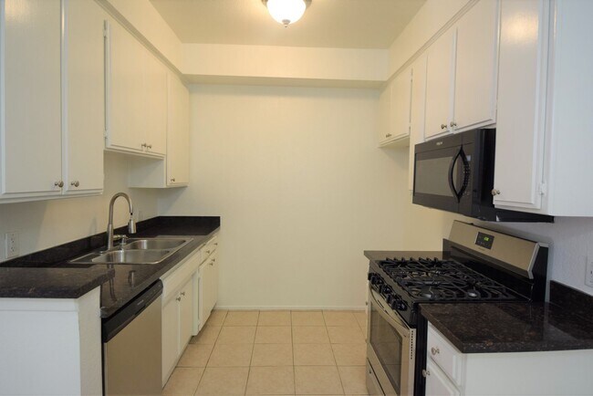 Photo - 11107 La Maida St Unidad 107