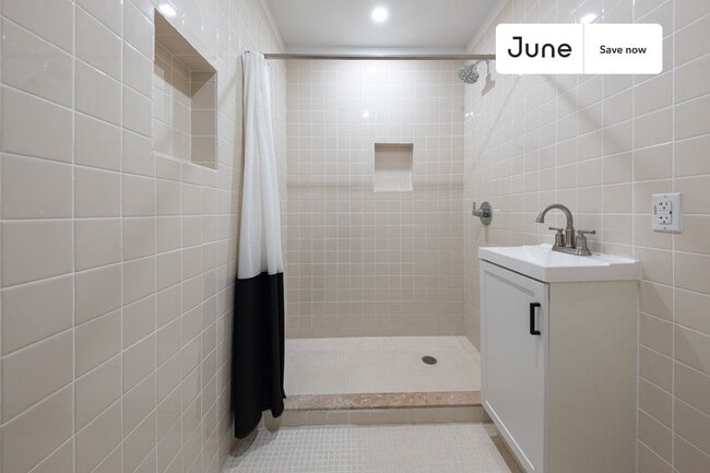 Photo - 624 E 17th St