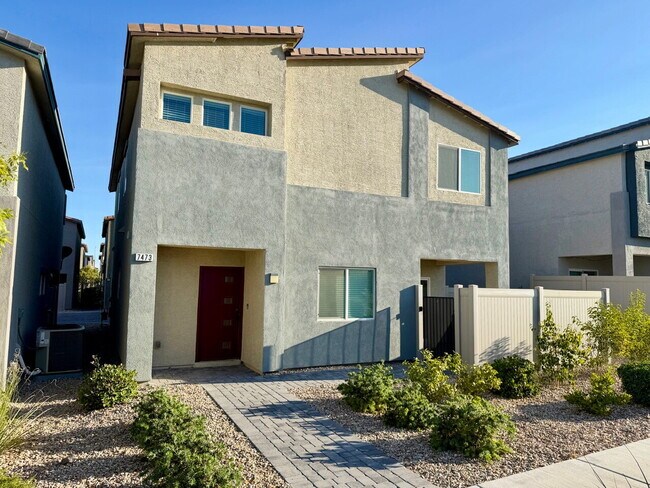 GATED 4 BED 2.5 BATH 2 CAR GARAGE SINGLE FAMILY HOME w/ LOFT, BEDROOM DOWNSTAIRS, NEXT TO COMMUNI...