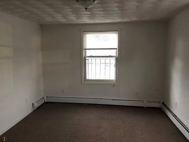 Photo - 635 Fall River Ave Unidad 2A