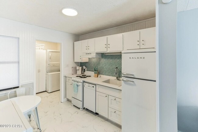 Photo - 216 Rose Ln Unidad C