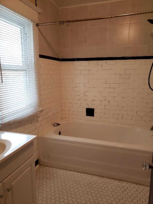 Photo - 918 E Locust St