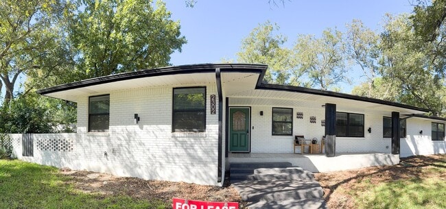 Building Photo - 2302 Brooklawn Dr