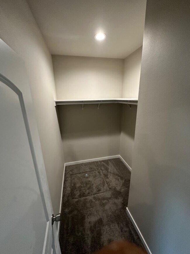 Photo - 9006 Nafizah Wy