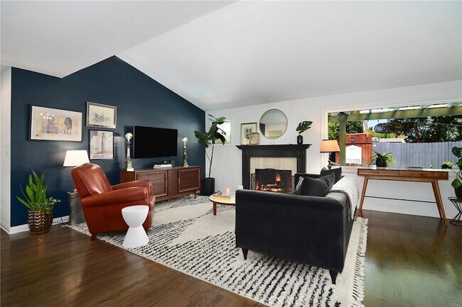 Photo - 20459 Tiara St