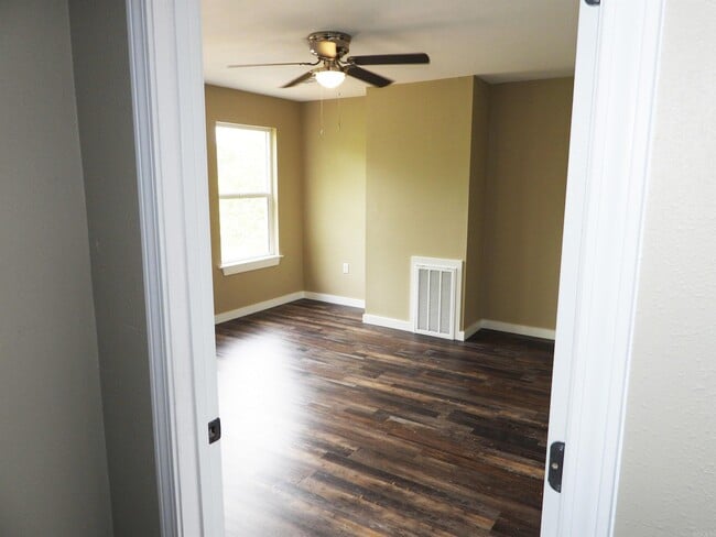 Photo - 615 E Word Ave