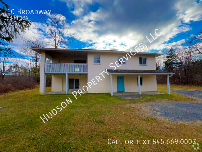 Building Photo - Spacious 5-Bedroom Home Near Bard | Tivoli...