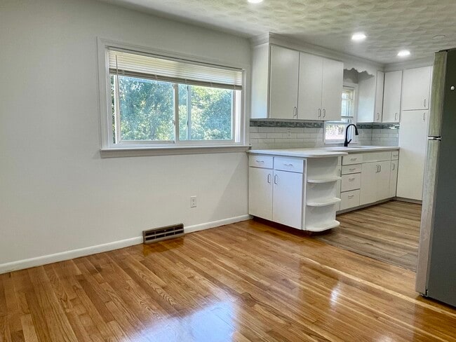 3 Tufts Ln