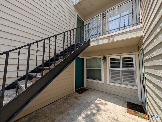 Building Photo - 551 Terminal Loop Rd Unit D5 Rental