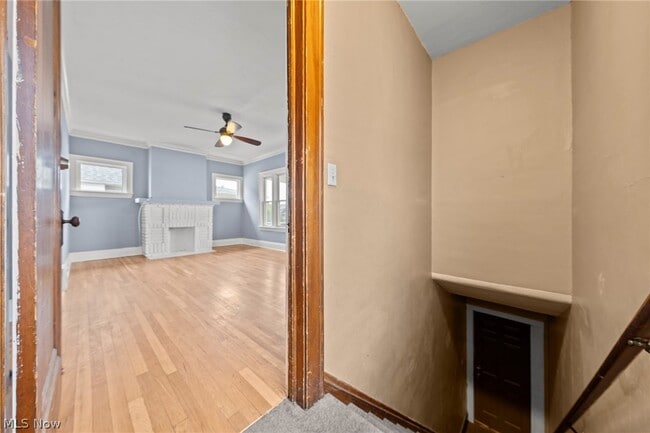 Photo - 2056 Wascana Ave