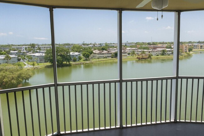 Photo - 1750 NE 191st St Unit 628-4