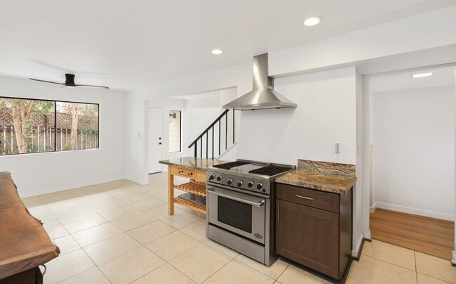 Building Photo - 216 W Escalones Unit A