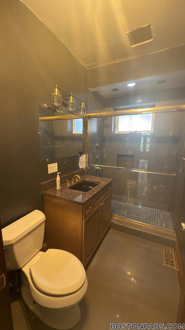 9 Strathmore Rd Unit 2