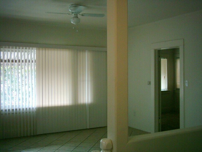 1154 Cedar Ave Unidad D