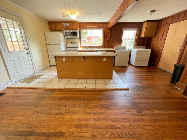 Photo - Carrboro Cool! Unique 4 bedroom house with...