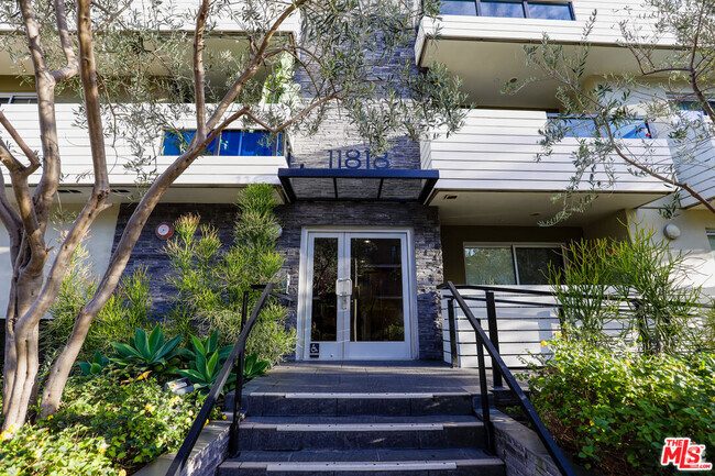 Building Photo - 11818 Dorothy St Unit ph4 Rental
