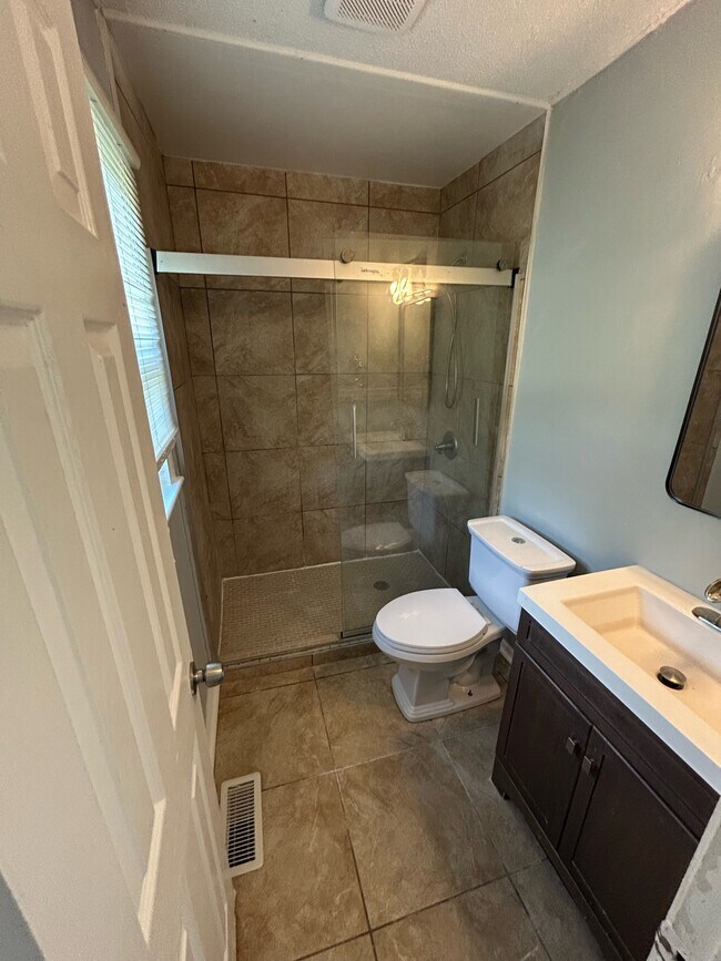 5222 Longbranch Dr