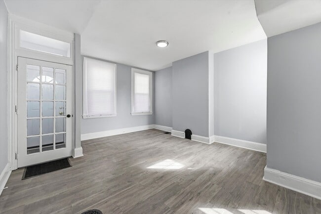 Photo - 120 W Barnard St
