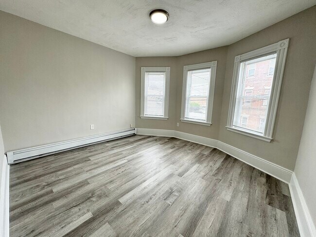 Photo - 57 Burrell St Unit 2