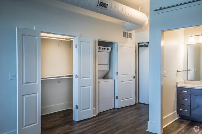 0 BR, 1 BA - 525 SF