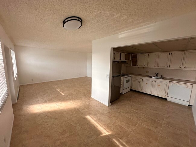 Photo - 163 Somerset Crescent Unidad H