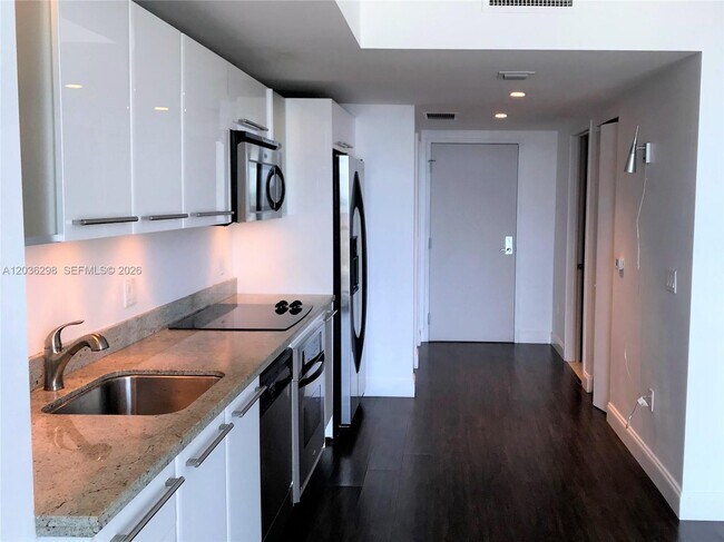 Photo - 185 SW 7th St Unidad 3806
