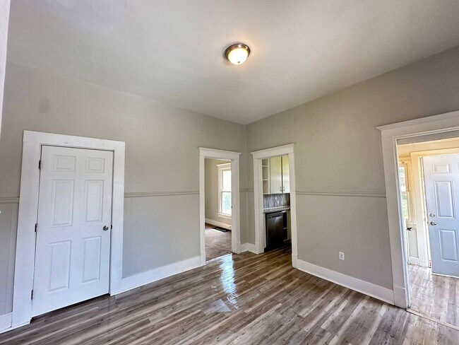Charming 3-Bedroom Home on Logan Avenue, M... - Charming 3-Bedroom Home on Logan Avenue, M...